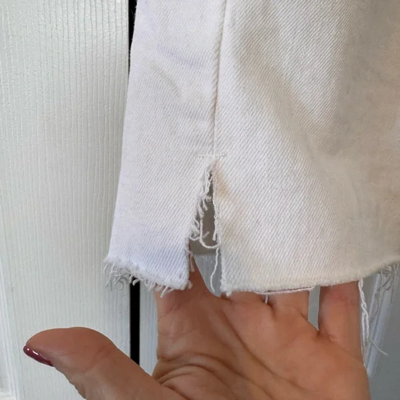 Old Navy Women's Classic High Rise OG White Jean Shorts Size 12 Button Fly NWTS - Picture 5 of 13